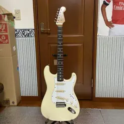 80'S FENDER STRATOCASTER E SERIAL #YN5VGT
