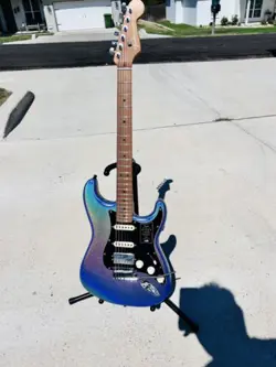 017-7022-865 FENDER 70TH ANNIVERSARY ULTRA STRATOCASTER HSS GUITAR AMETHYST