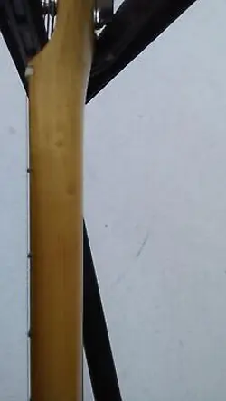 ELECTRIC GUTIAR USED