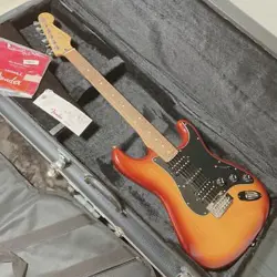 FENDER STRATOCASTER ELECTRIC GUITAR #YN07TA