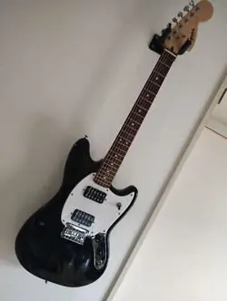SQUIER MUSTANG #YN38CU