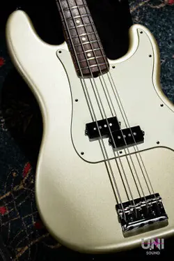 FENDER AMERICAN STANDARD PRECISION BASS / 2011 (2011)