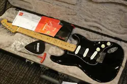 FENDER FSR AMERICAN ULTRA STRATOCASTER BLACK ROASTED MAPLE NECK