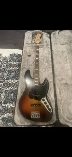 2017 FENDER JAZZ