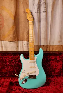 STRATOCASTER AVRI LEFTY