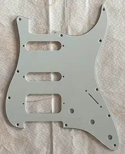 PICK FOR FENDER 11 SCTEW STRATOCASTER START HSS GUITAR PICKGUARD,3 PLY PARCHMENT