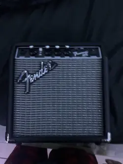 FENDER GUITAR AMP