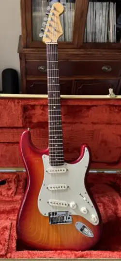 2002 FENDER AMERICAN DELUXE SUNBURST STRATOCASTER W OHSC AND CASE