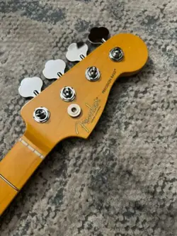 FENDER AMERICAN PROFESSIONAL II PRECISION P BASS NECK WITH TUNERS - MAPLE