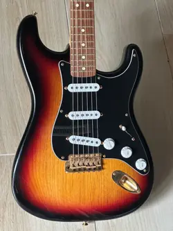 2000 FENDER STRATOCASTER SRV STEVIE RAY VAUGHN SIGNATURE ITS A PERFECT ORIGINAL.