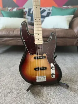 SQUIER PARANORMAL JAZZ