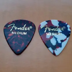 FENDER GUITAR PICK WITH BONUS
