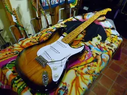 STRATOCASTER SUNBURST 2004-2006