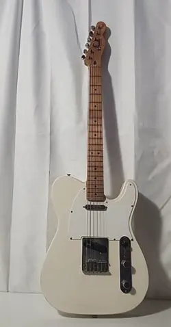 FENDER TELECASTER GUITAR WHITE - MADE IN MEXICO