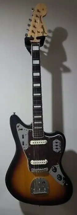 FENDER 2023 COLLECTION MADE IN JAPAN TRADITIONAL LATE 60S JAGUAR 3-COLOR SUNBURS