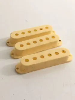 3 AGED WHITE RELIC STRATOCASTER STRAT PICKUP COVERS GUITAR PARTS FITS FENDER