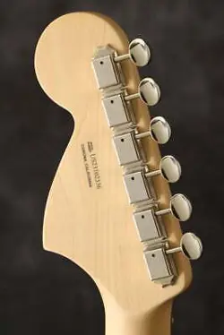 FENDER AMERICAN PERFORMER MUSTANG   VINTAGE WHITE