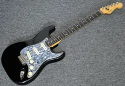 FENDER STRATOCASTER...MADE