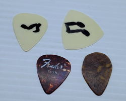GUITAR PICK FENDER