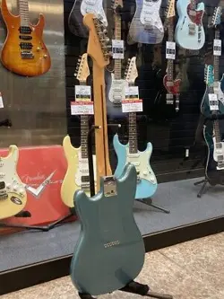 FENDER PLAYER DUO-SONIC USED SAFE DELIVERY FROM JAPAN
