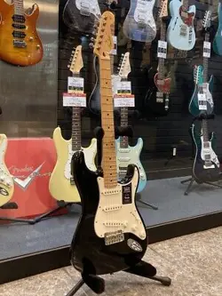 FENDER PLAYER STRATOCASTER MAPLE FINGERBOARD / BLACK USED ELECTRIC GUITAR