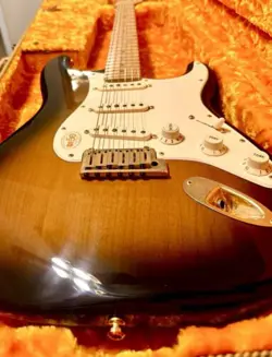 FENDER STRATOCASTER AMERICAN DELUXE EDITION