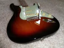 2019 FENDER VINTERA '60S STRATOCASTER ELECTRIC GUITAR 3 TONE SUNBURST