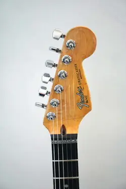 STRATOCASTER PLUS ULTRA