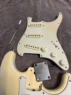 FENDER STYLE STRAT