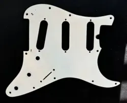 USED WHITE PICKGUARD FOR FENDER STRAT, 11 HOLE PICKGUARD, S/S/S