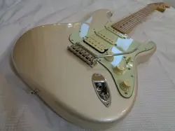 2019 FENDER DELUXE STRATOCASTER HSS MAPLE FINGERBOARD BLIZZARD PEARL FINISH