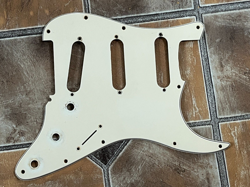 STRATOCASTER PICKGUARD GUITAR