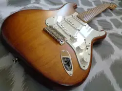 2013 FENDER AMERICAN NITRO SATIN SERIES STRATOCASTER ELECTRIC GUITAR HONEY BURST