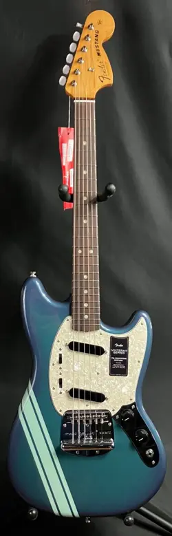 FENDER VINTERA II '70S COMPETITION MUSTANG ELECTRIC GUITAR COMPETITION BURGUNDY