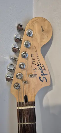 FENDER STRAT AFFINITY