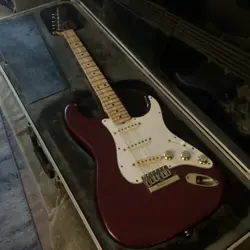 FENDER GUITAR W/CASE