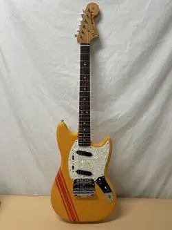 FENDER MUSTANG ELECTRIC GUITAR W/GIG BAG (AP1131830)