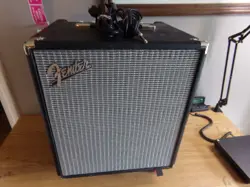 FENDER RUMBLE 100 SPEAKER BASS COMBO AMPLIFIER
