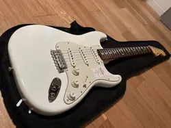 ALMOST UNUSED! FENDER