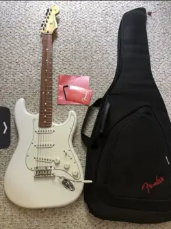 FENDER 2019 PLAYER STRATOCASTER ELECTRIC GUITAR - POLAR WHITE