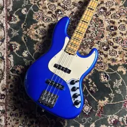 FENDER AMERICAN ULTRA JAZZ BASS   COBRA BLUE