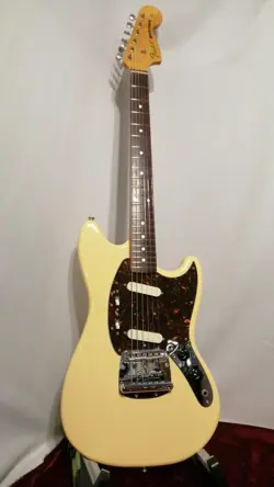 FENDER JAPAN MG69 MUSTANG WHITE MADE IN JAPAN 2007-2010 SOLID ELECTRIC GUITAR