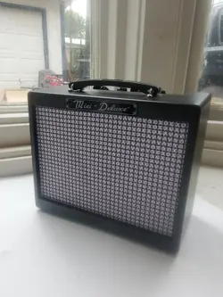 FENDER MINI TWIN AMP PORTABLE BATTERY POWERED GUITAR AMPLIFIER