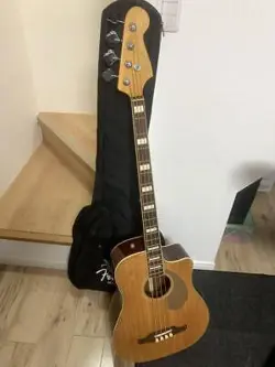 FENDER ACOUSTIC BASS