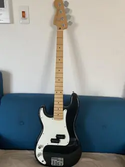 FENDER PLAYER PRECISION BASS LEFT-HANDED
