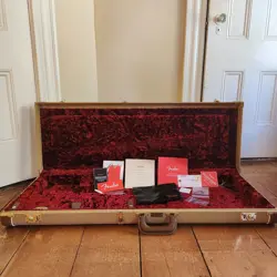 STRATOCASTER IN WHITE