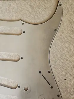 FENDER STRATOCASTER PICKGUARD AGED RELIC 3PLY PARCHMENT