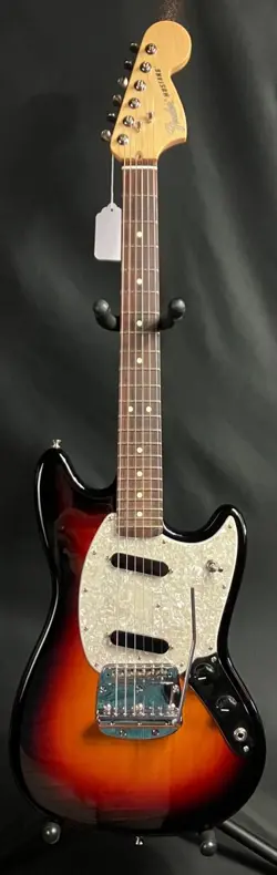 FENDER AMERICAN PERFORMER MUSTANG ELECTRIC GUITAR 3-TONE SUNBURST W/ CASE