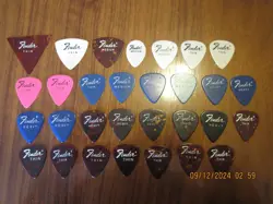 LOT OF 30 VINTAGE FENDER GUITAR PICKS - NEW & USED F22