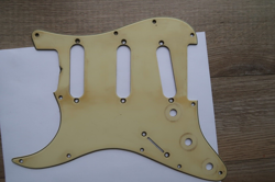 PICKGUARD LEFTY 64